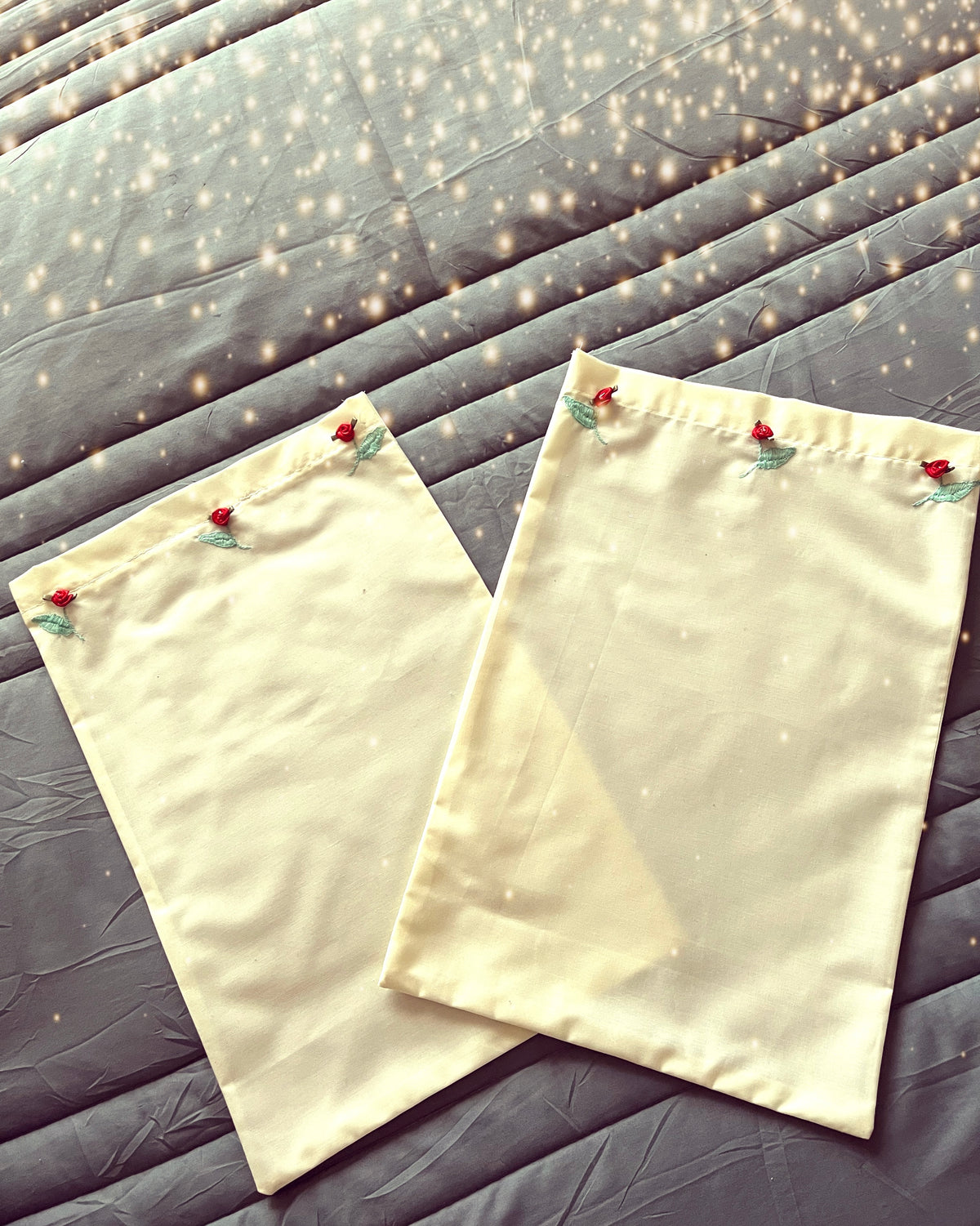1 pair small pillowcase. Yellow.